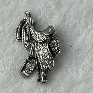MM Limited Chicago Silver Tone Detailed 3D Western Cowboy Horse Saddle Pin 1.5"